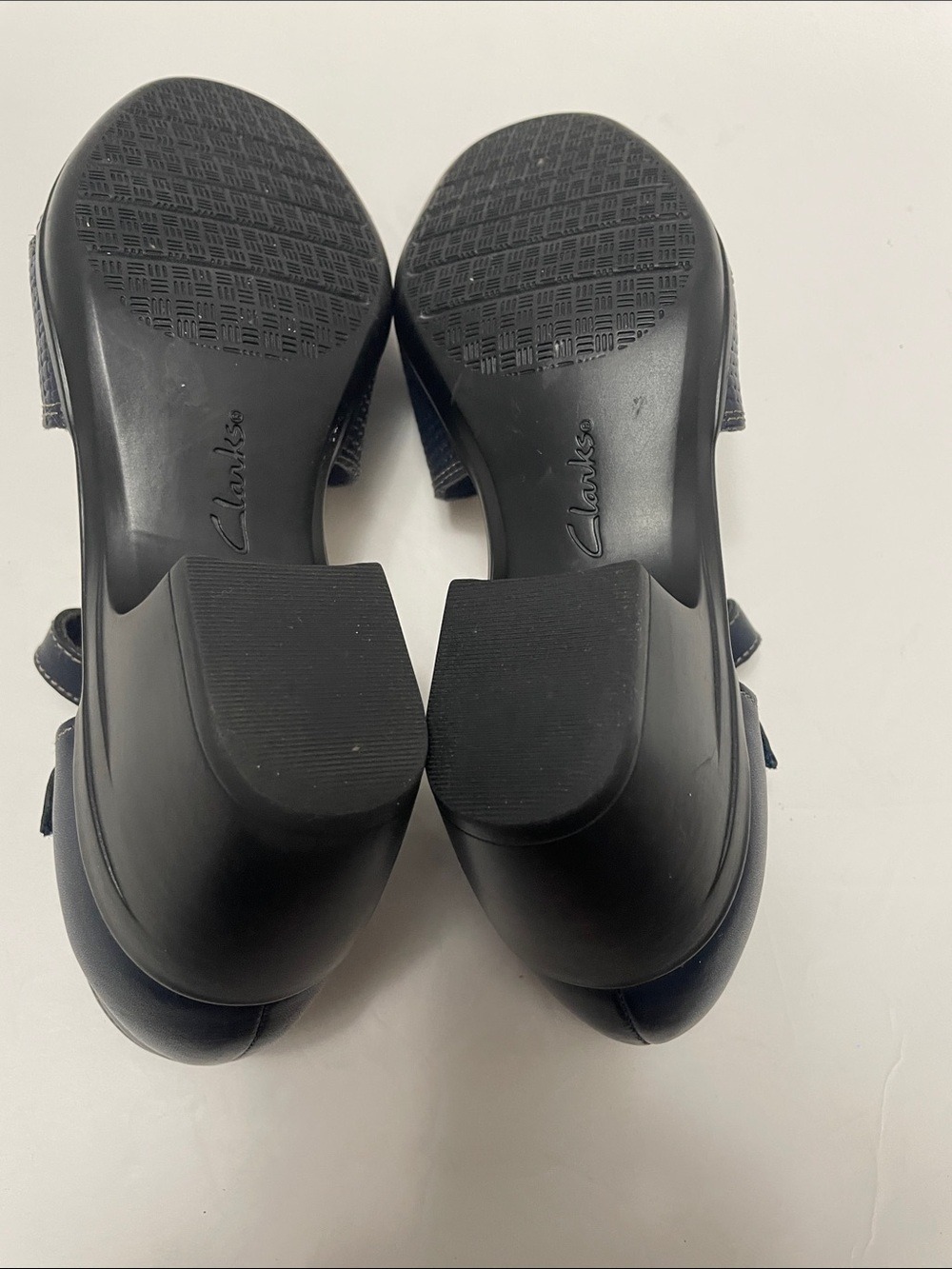 Clarks Navy Heels with Teal Toe Accent Sz 8.5W - Picture 6 of 11